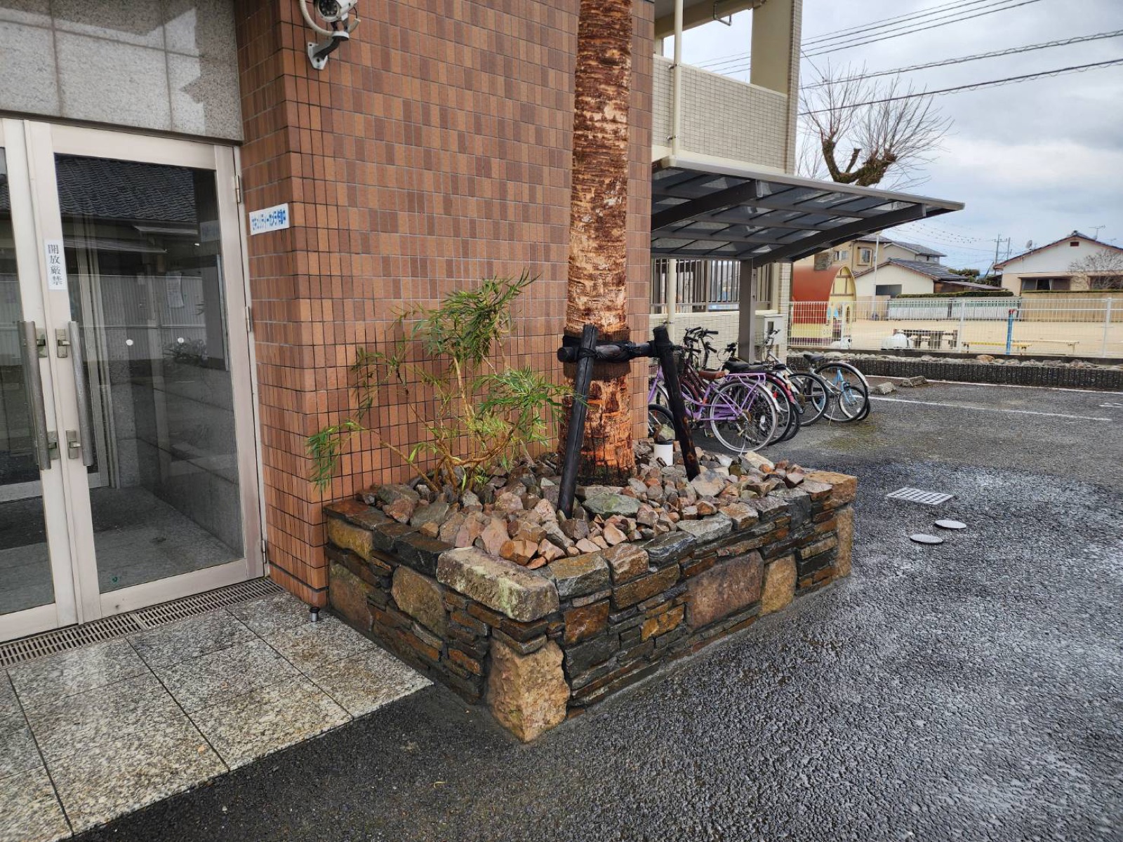 小端積とヤシの植栽桝