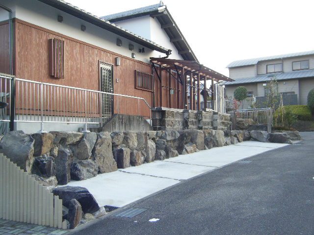 くずれ積み・中古切石積み・駐車場の写真2
