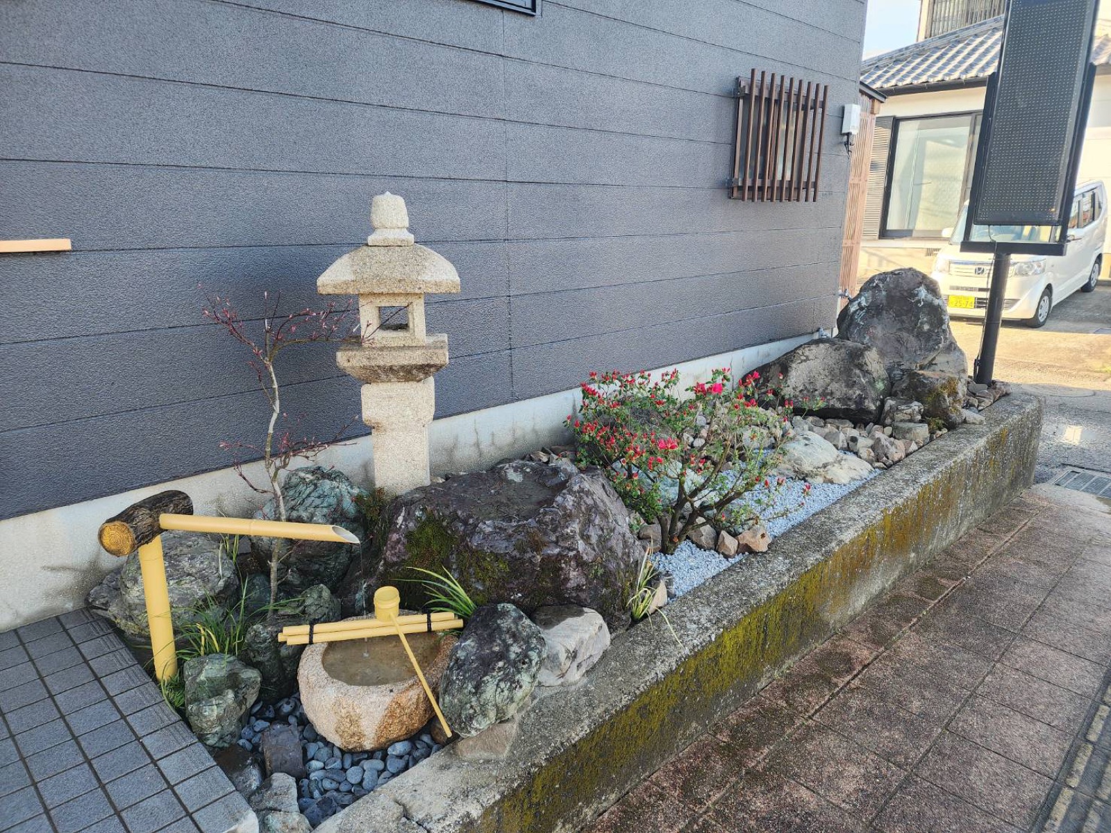 手入れされた坪庭