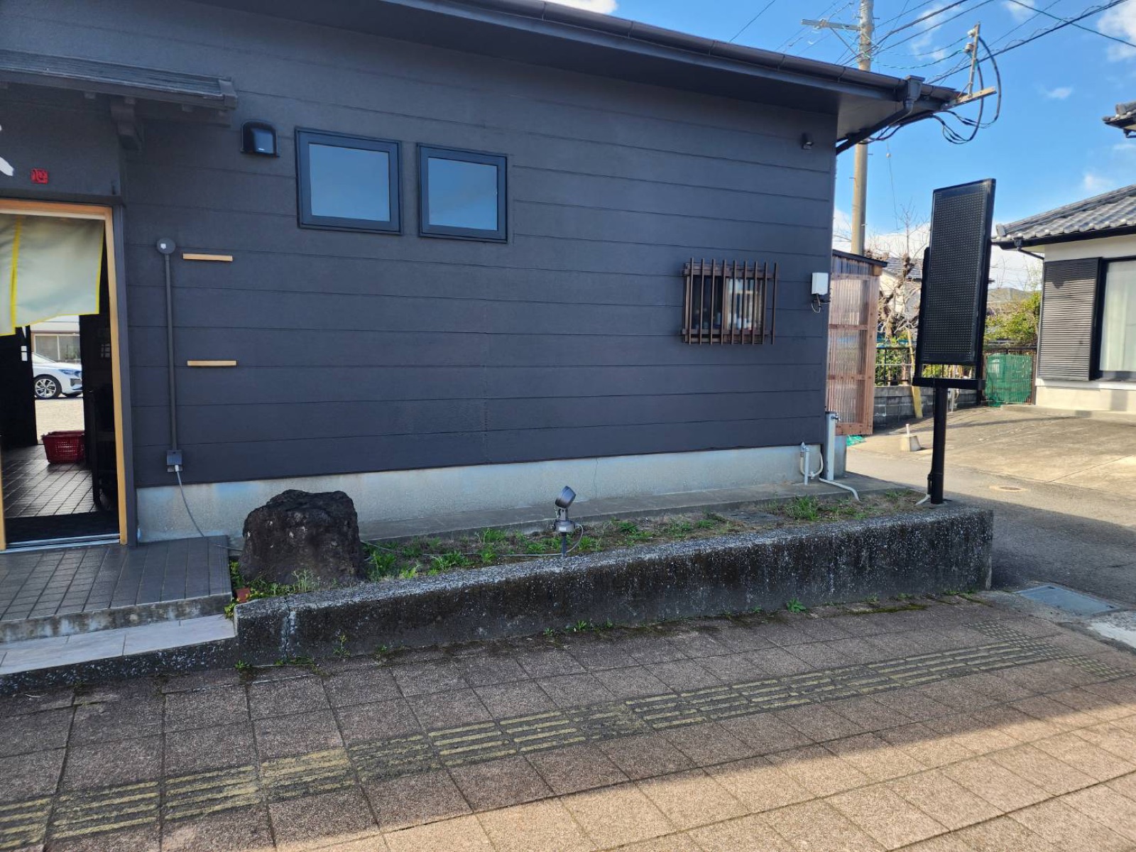 壁際の植栽帯