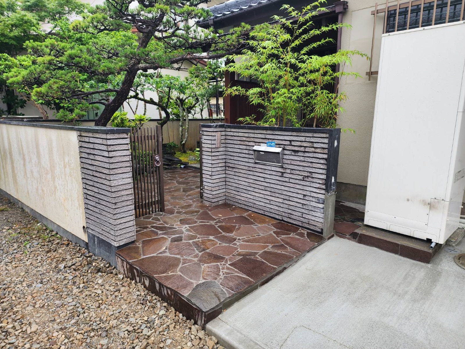 石張りの玄関（施工後）