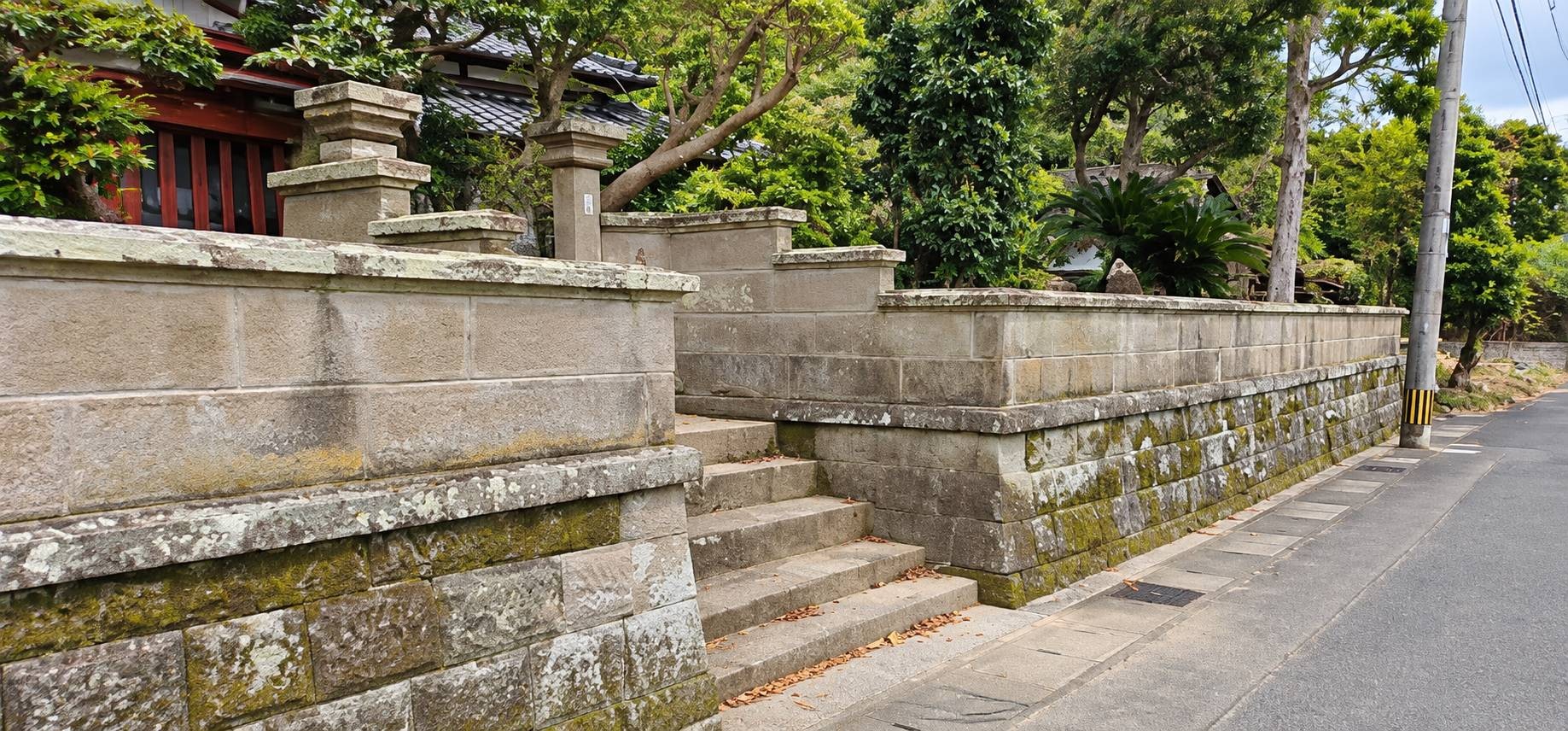 階段まわりの切石石垣