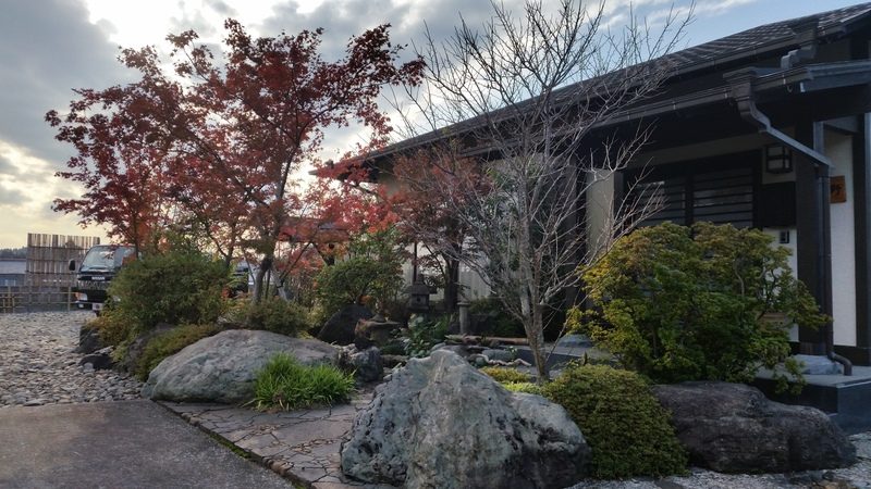 日本庭園工事の施工例「滝・流・庭」