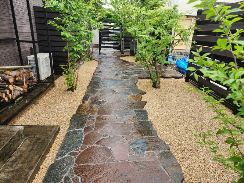 日本庭園工事の施工例「石張り」